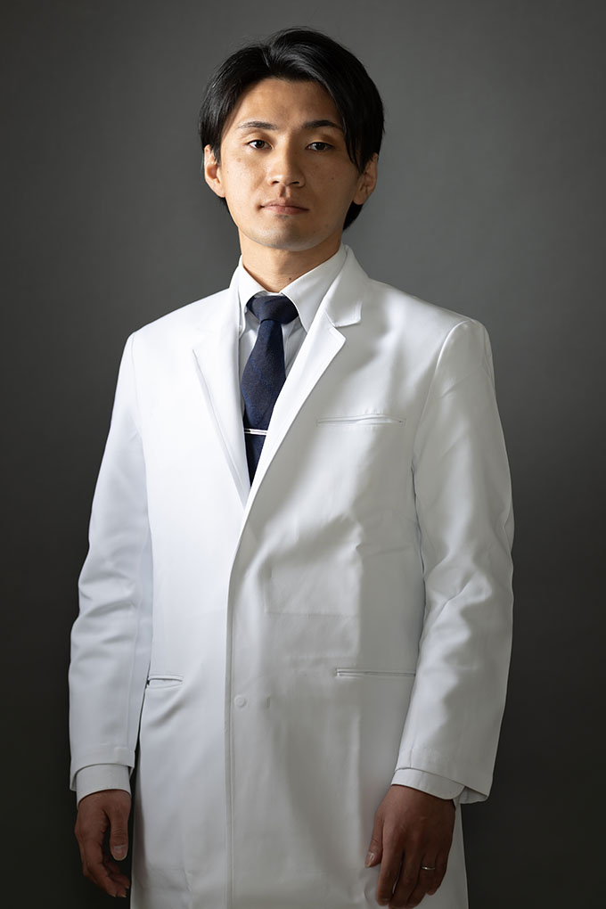 岳藤　良真